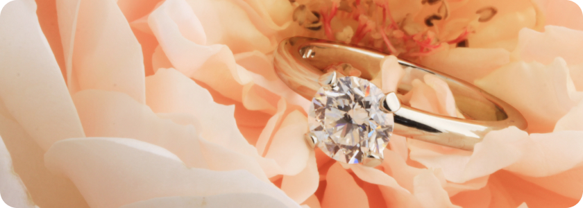 Solitaire style ring